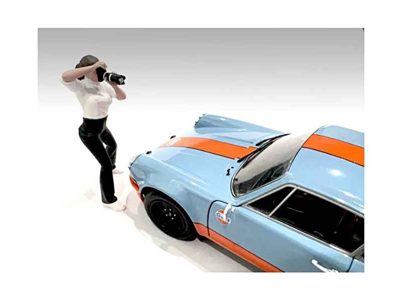 "Photographers" Figure #2 for 1/24 Scale Models by American Diorama