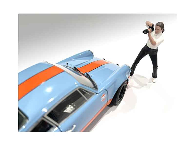 "Photographers" Figure #2 for 1/24 Scale Models by American Diorama