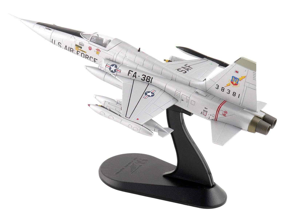 Northrop F-5A Freedom Fighter Aircraft "38381" (1960s) United States Air Force "Air Power Series" 1/72 Diecast Model by Hobby Master