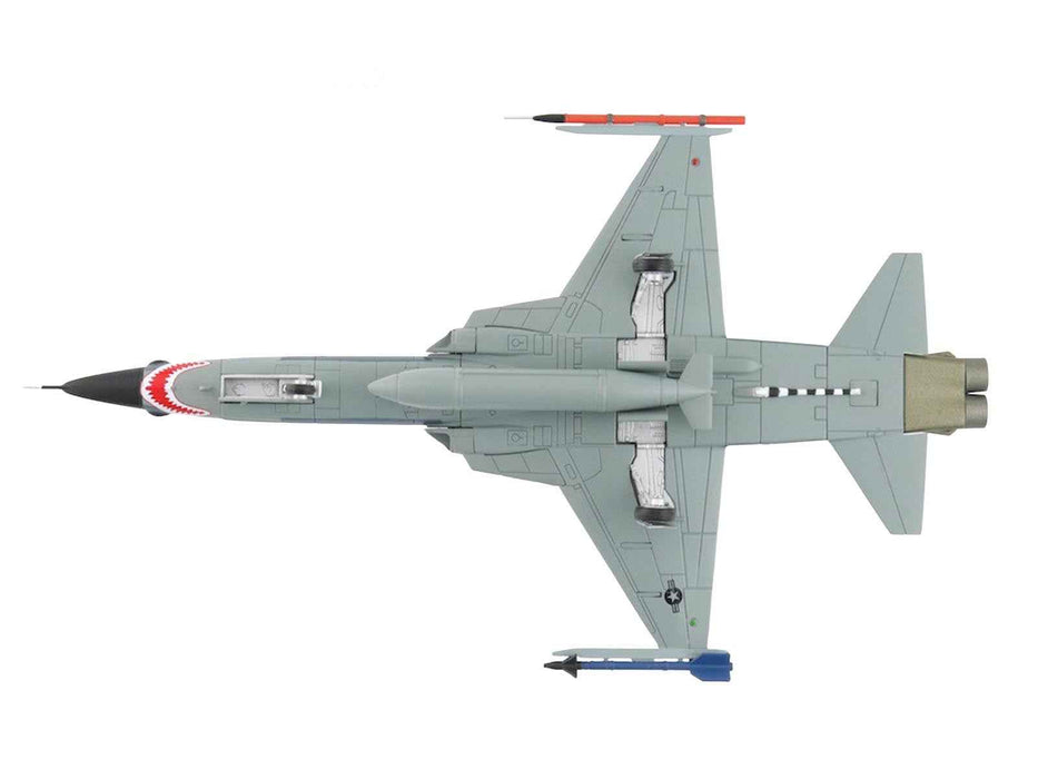 Northrop F-5N Tiger II Aircraft "Red 117 761533 Adversary Fighter VFC-111 Sundowners" (2017) United States Navy "Air Power Series" 1/72 Diecast Model by Hobby Master