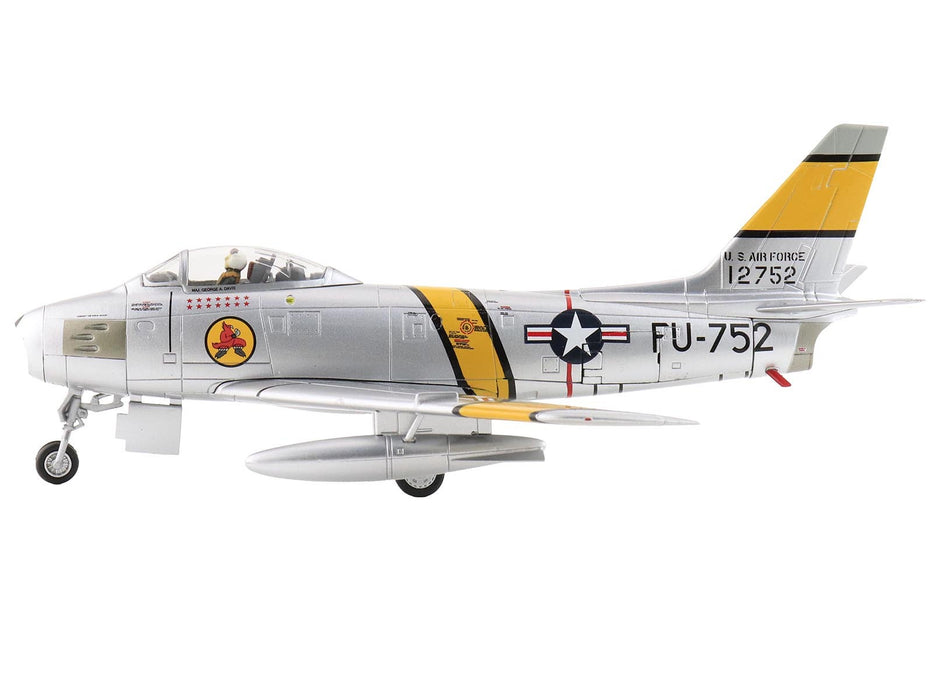 North American F-86E Sabre Fighter Aircraft "51-2752 Colonel George Andrew Davis Jr. 4th FIG 334th FIS" (1952) United States Air Force "Air Power Series" 1/72 Diecast Model by Hobby Master