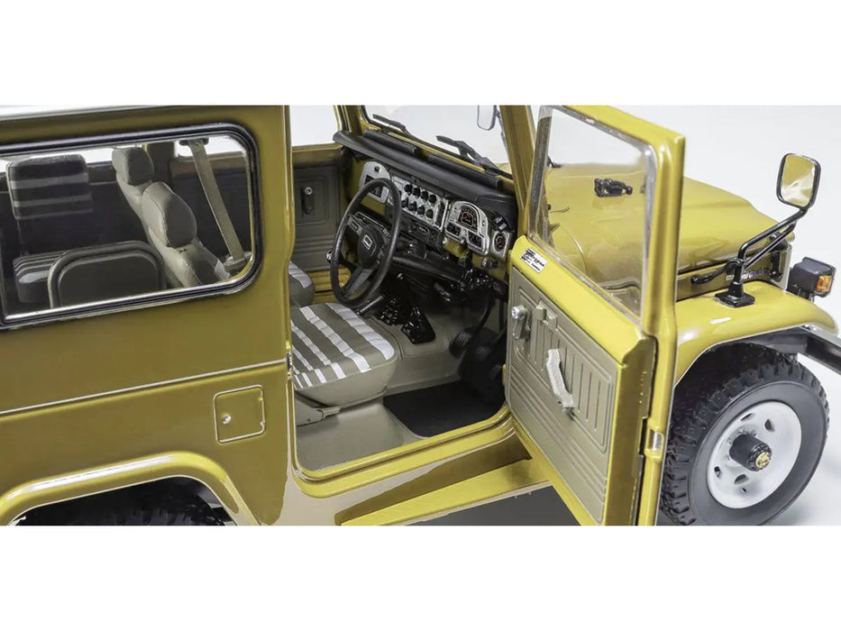 Toyota Land Cruiser 40 Van RHD (Right Hand Drive) Yellow 1/18 Diecast Model Car by Kyosho