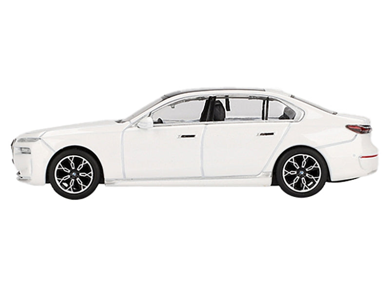 BMW i7 xDrive60 Mineral White Metallic Limited Edition 1/64 Diecast Model Car by Mini GT