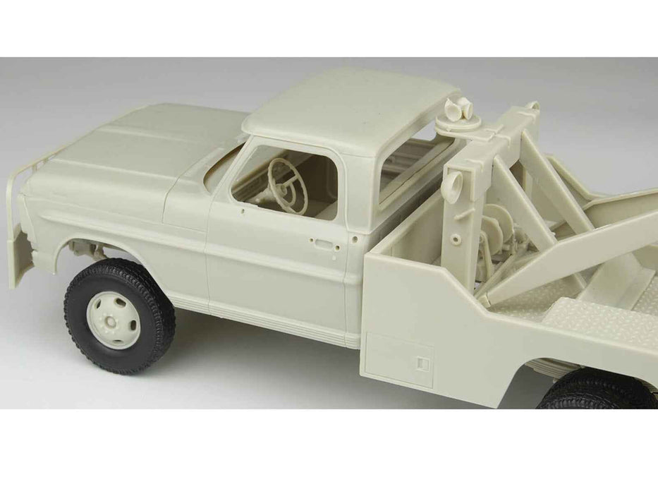 Skill 3 Model Kit 1972 Ford F-350 4x4 Tow Truck High Side Version 1/25 Scale Model by Moebius