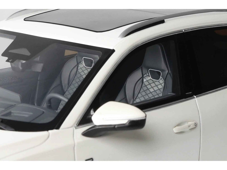2024 Volkswagen Tiguan E Tsi R-Line Oryx White Pearl Limited Edition to 999 pieces Worldwide 1/18 Model Car by Otto Mobile